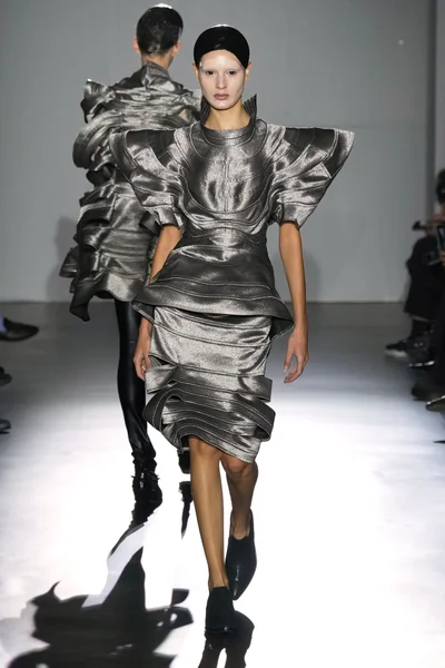 Look 12